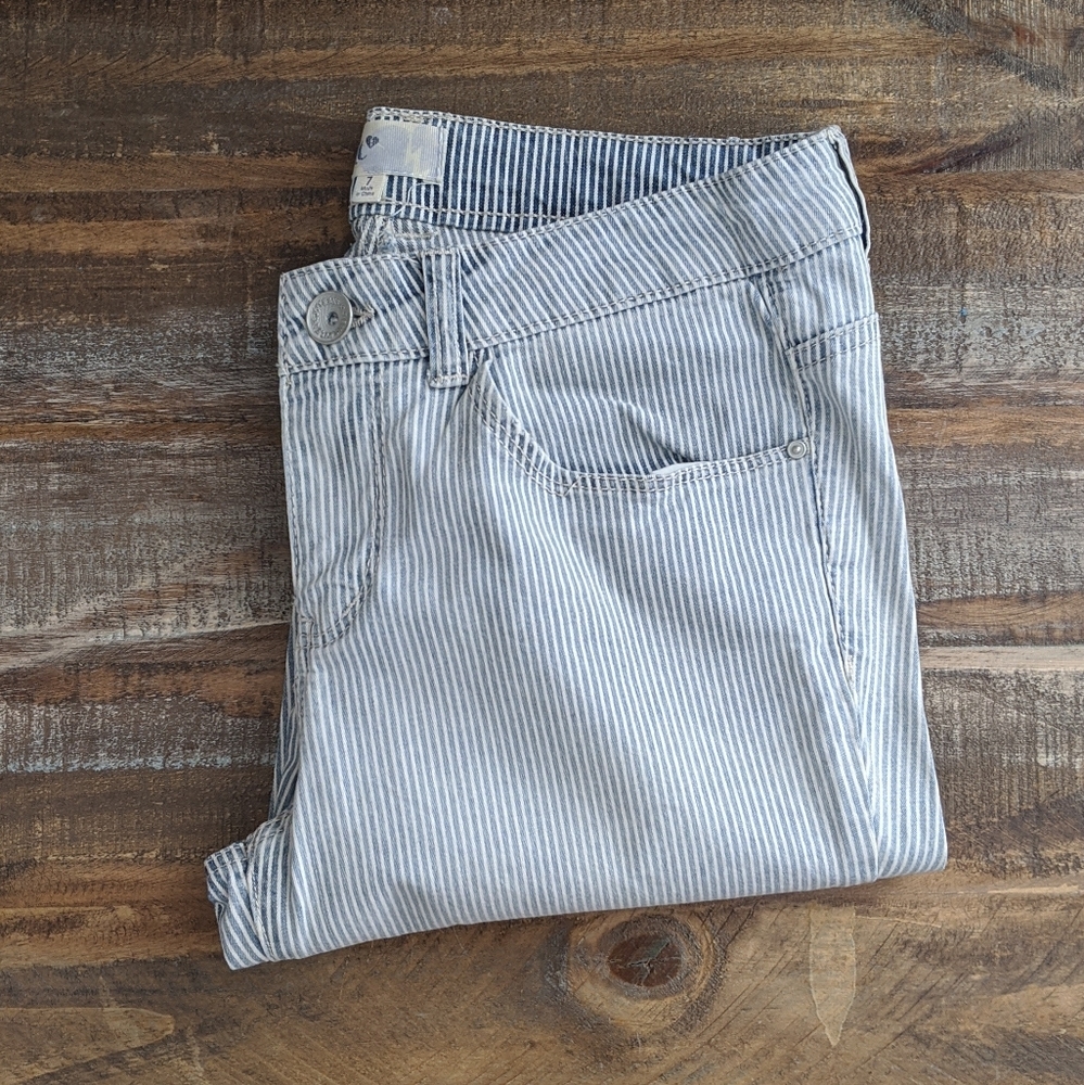 🌿STRIPED Distressed JEANS🌿